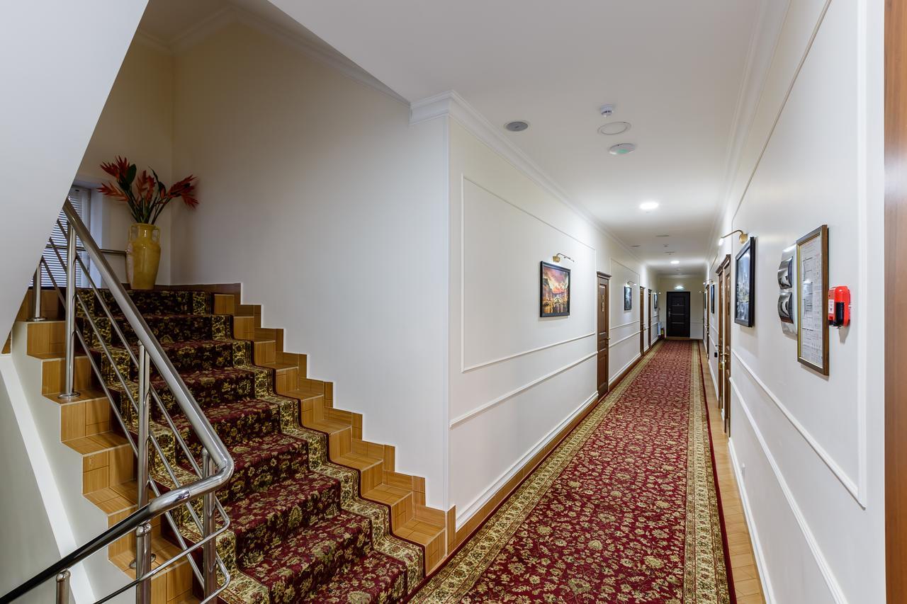 Brown Hotel Astana Bagian luar foto
